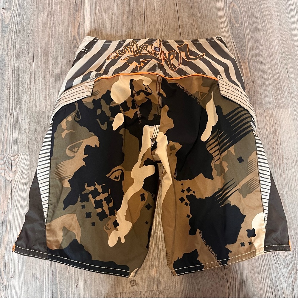 Quicksilver Y2K vintage board shorts camo and orange